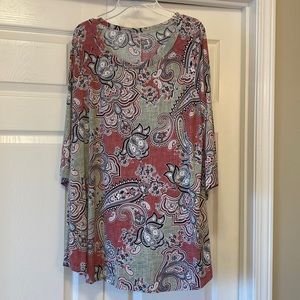 Extremely soft & flowy patterned blouse.